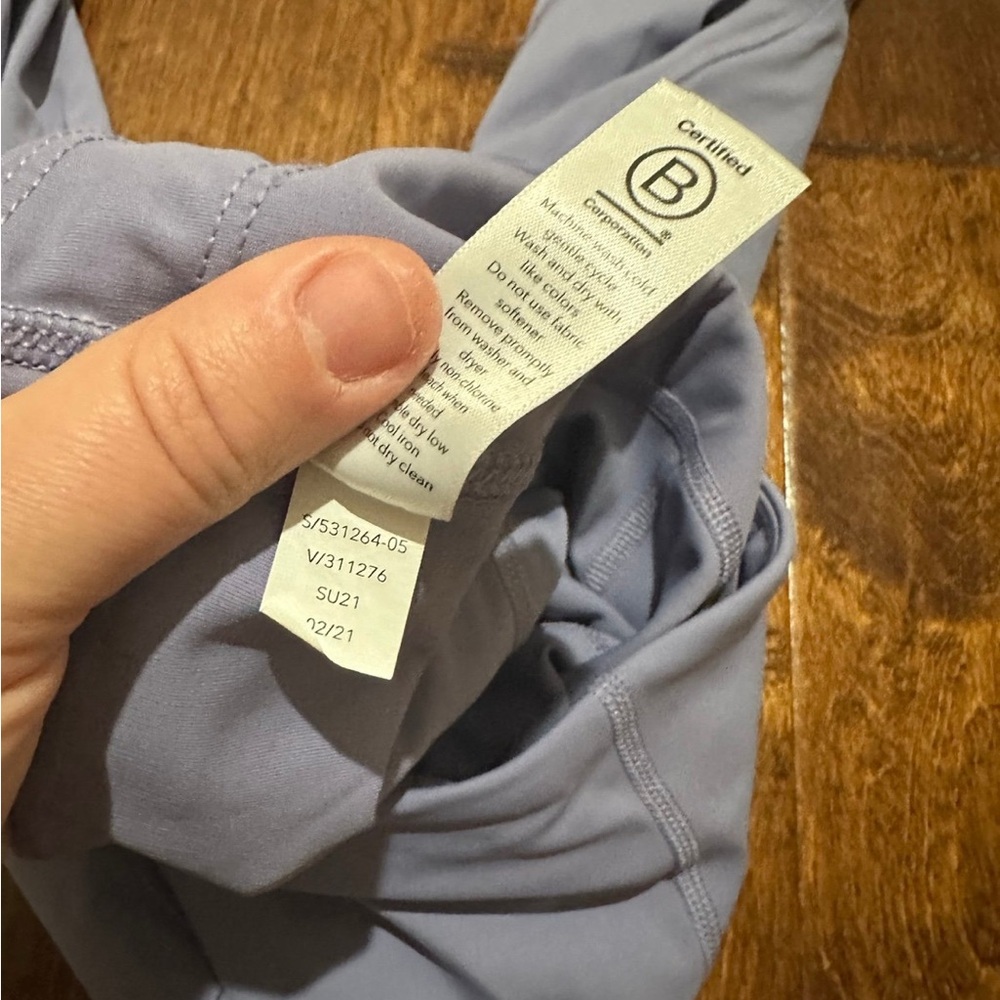 Athleta ultimate stash capri - Picture 5 of 8